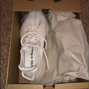 Yeezy Boost 350 triple white